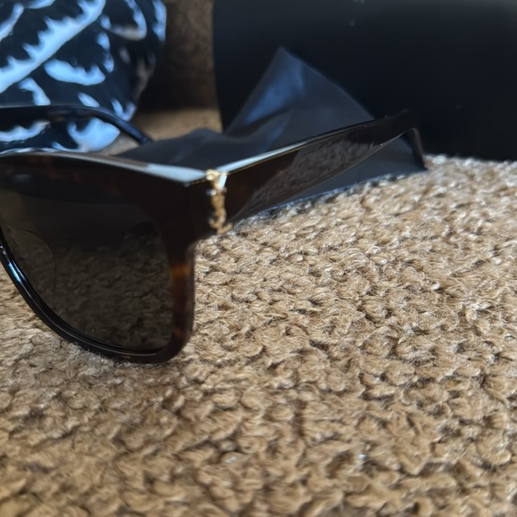 Like new YSL Tortoise sunglasses with case and dust cloth 🤎 - Picture 2 of 7